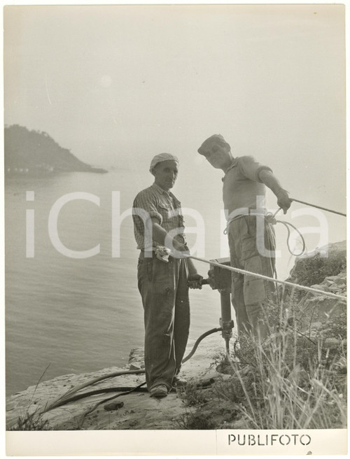 1953 SESTRI LEVANTE Operai al lavoro dopo la frana di PIETRACALANTE-SANT'ANNA 1953 SESTRI LEVANTE Operai al lavoro dopo la frana di PIETRACALANTE-SANT'ANNA